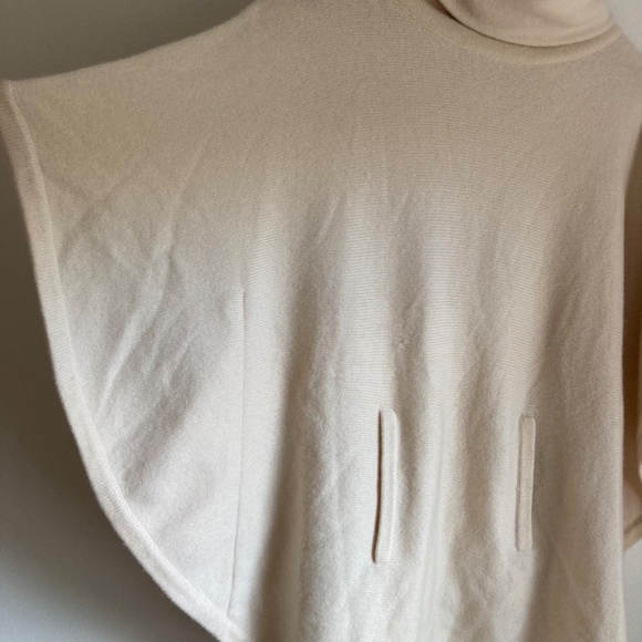 Ralph Lauren 100% cashmere poncho with flaws - Picture 2 of 10